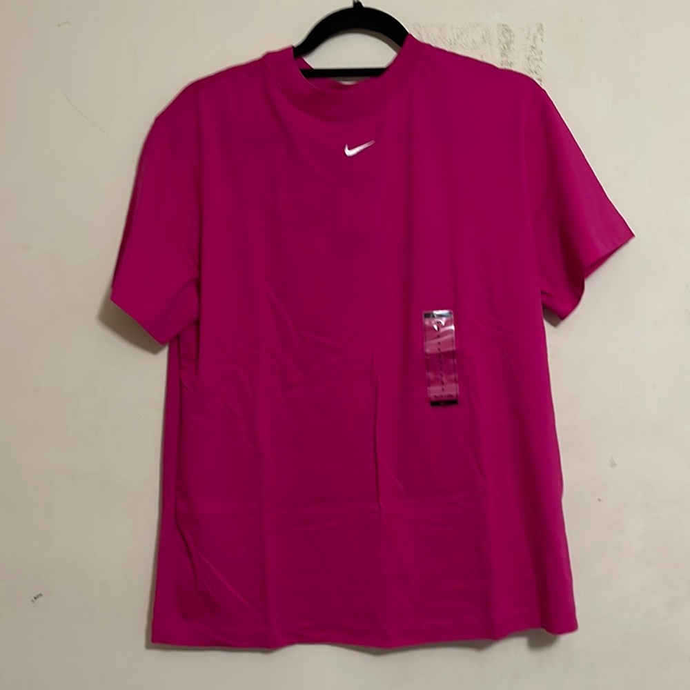 NIKE ESSENTIALS SHIRT - FUCHSIA